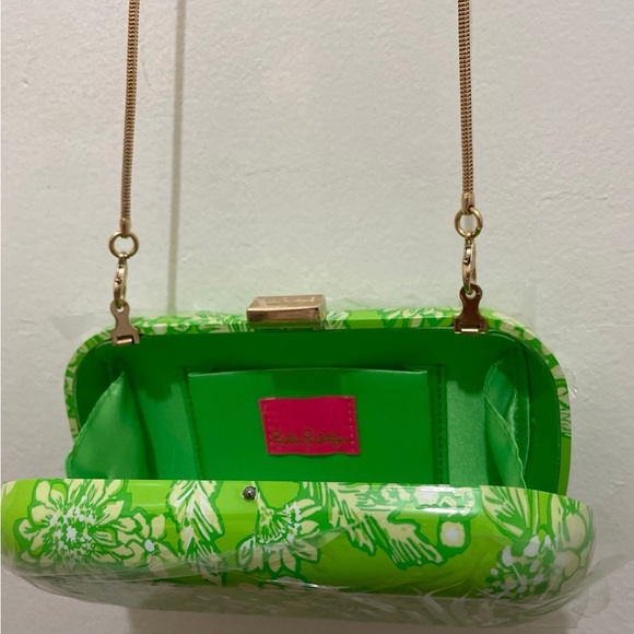 Lilly Pulitzer Handbags - NEW LILLY PULITZER Purse Crossbody Limeade It’s a Spring Thing Clutch.